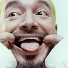 J Balvin tiene 38 años.