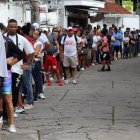 Migrantes por buscar asilo saturan frontera con Guatemala
