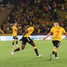 Janner Corozo celebra el tanto de la victoria parcial de Barcelona.