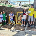 Decenas de niños iraníes esperaron en las afueras del hotel a Cristiano para hacerle llegar obsequios.