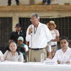 Camilo González, delegado del Gobierno colombiano, habla durante una mesa de diálogos con las disidencias de las FARC, este martes, en Suárez.