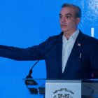 El presidente de República Dominicana, Luis Abinader, habla con medios nacionales e internacionales en Estados Unidos.