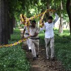 Policías de India aseguran la embajada de Canadá en Nueva Delhi.
