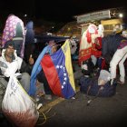 MIGRANTES VENEZOLANOS GLBTI EN ECUADOR | ALBERGUE AYUDA A MIGRANTES VENEZOLANOS DE LA COMUNIDAD GLBTI |


MIGRANTES VENEZOLANOS PASARON LA NOCHE EN LA FRONTERA ESPERANDO REALIZAR LA DOCUMENTACIÓN PARA PASAR A ECUADOR SI SEGUIR EL VIAJE HACIA PERÚ Y BRASIL Agencia ag_quito ag_extra ag_expreso