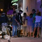 Dolor. Desgarradoras escenas protagonizó la madre de una de las víctimas.