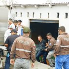 Indignación. Pescadores del sector se mostraron indignados por crimen de Alberto, cuyo cuerpo fue llevado a la morgue local.