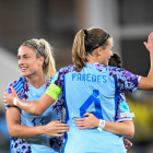 Alexia Putellas (i) e Irene Paredes (c) defenderán a Jeni Hermoso en la Corte.