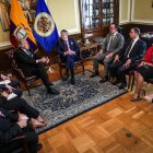 El presidente del Ecuador, Guillermo Lasso; y el secretario general de la OEA, Luis Almagro, durante una reunión en Washington, este lunes 25 de spetiembre.
