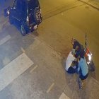 Un hombre que llevaba al menor en su motocicleta, se lanzó al suelo con el niño para cubrirlo con su cuerpo junto a una mujer