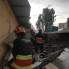 Atención. Miembros del Cuerpo de Bomberos acudieron a brindar ayuda.