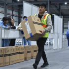 La empresa Montgar es la encargada del armado y sellado del material electoral.