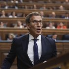 El presidente del Partido Popular y candidato a la investidura, Alberto Núñez Feijóo, participa en la primera sesión de su debate de investidura a la Presidencia del Gobierno, este martes en el Congreso.