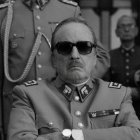 Después de vivir 250 años en el mundo, el célebre dictador chileno quiere morir de una vez por todas.