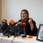 Verónica Sarauz, esposa del asesinado candidato a la Presidencia, Fernando Villavicencio. Al parecer, un hombre que habría tenido intención de atacarla, fue neutralizado.