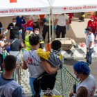 El buque Geo Barents, de la ONG Médicos Sin Fronteras (MSF), desembarcó hoy en el puerto de Brindisi, sur de Italia, a los 471 migrantes que rescató el fin de semana en varias operaciones de salvamento,