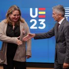 El ministro español de Interior, Fernando Grande-Marlaska, da la bienvenida a la viceministra de Seguridad de Honduras, Senma Julissa Barahona.