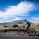 Los equipos tendrán que completar un recorrido de cerca de 140 kilómetros por senderos del volcán Cotopaxi.