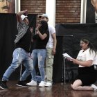 Estudiantes dramatizaron los tipos de violencia digital que hay.