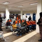 Antes del traslado, el personal a cargo de los internos verificó sus datos.