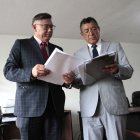 Anuncio. Albán y Santos irán al sitio donde será la prueba escrita, pero para protestar.