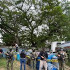 Muestra. El líquido decomisado fue almacenado en tanques de plástico.