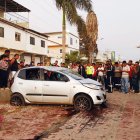 Hecho. Este fue el vehículo que se impactó contra la vereda, el costado izquierdo del auto fue el más afectado.