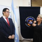 1. Comunicación. Con ayuda de Alexandra Irrazabal, intérprete en lenguaje de señas, Jaime Núñez pudo exponer su trabajo de titulación, en la Universidad de Guayaquil.