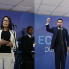 Los dos candidatos presidenciales llegaron hasta los medios públicos en Quito con chalecos antibalas