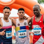 Geoffrey Kiptoo (d), Jorge Arias (c) y Gamanier Huaman integraron el podio de los 42 km en la categoría varones.