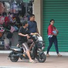 Las motos eléctricas circulan por cualquier lado