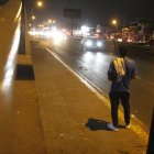 Miedo. Esperar una unidad de transporte solo y en la noche genera intranquilidad en la ciudadanía que no tiene otras opciones para regresar a casa.