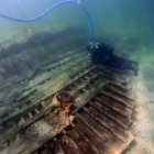 Un barco romano hundido en el Mediterráneo, cerca de la isla de Sicilia (sur), en el siglo III d.C, cargado con numerosas ánforas, ha sido recuperado