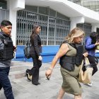 Seguridad. Familiares cercanos de Fernando Villavicencio recibieron custodia policial luego del asesinato.