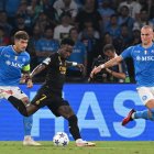 Vinícius Junior (c) marcó el primer tanto del Real Madrid en la visita al Nápoles.