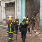 Un grupo de rescatistas fue registrado este miércoles 4 de octubre, al atender el derrumbe de una edificación en La Habana.