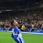 Joao Pedro celebrando el gol del empate.