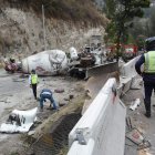 Imágenes del accidente en la avenida Simón Bolívar sector Guápulo dónde tres personas fallecieron.