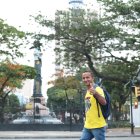 Postal. El guayaquileño también disfruta de paseos por las principales calles de la ciudad.