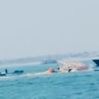 Captura de video en la que se ve a la nave hundida y a otra llegando al rescate de los tripulantes.