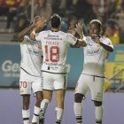 Barcelona gana el primer tiempo del encuentro