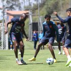 La Tricolor inicia los entrenamientos de cara al juego ante Bolivia.La tarde del domingo 8 de octubre empezaron a llegar los convocados a la Casa de la Selección.