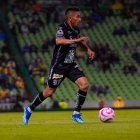 Mena nuevamente fue titular y se llevó los 3 puntos ante el Santos de Félix Torres.