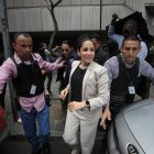 La candidata presidencial Luisa Gonzalez (c), en una fotografía de archivo.