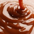 Hoy se celebra el Día Internacional del Dulce de Leche, un manjar de origen debatido que ha conquistado paladares en todo el mundo, y se comparte una receta casera para disfrutarlo.