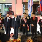 Jaime Cucalón de Ycaza, primer jefe del Cuerpo de Bomberos Samborondón; Cristian Torres Bermeo, secretario de Gestión de Riesgos; Alfredo Borrero Vega, vicepresidente de la República; Martín Cucalón de Ycaza, primer jefe del Benemérito Cuerpo de Bomberos de Guayaquil; Xavier Astudillo, primer jefe del Cuerpo de Bomberos de Machala; y Leopoldo Terán González, segundo jefe del Benemérito Cuerpo de Bomberos de Guayaquil.