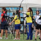 Adriana Espinoza de Los Monteros (d) fue la primera local en unos Olímpicos.