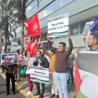 Este miércoles 11 de octubre hubo un plantón de solidaridad con Palestina en los exteriores de la Embajada de Israel en Quito.