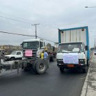 Los choferes se congregaron en un plantón fuera del Puerto Guayaquil por los constantes asaltos en las carreteras
