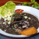 El Ceviche de Concha Negra de Ecuador se posiciona en el tercer lugar del ranking de TasteAtlas, un sitio que celebra la diversidad culinaria y destaca platos tradicionales, mientras se enfoca en las valoraciones reales de la audiencia, lo que lo convierte en un logro. culinario notable para el país.