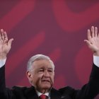 El presidente de México, Andrés Manuel López Obrador, habla este jueves durante su conferencia de prensa matutina en Palacio Nacional.